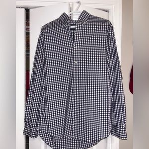 Men’s Classic Fit Medium Long Sleeve Button Down